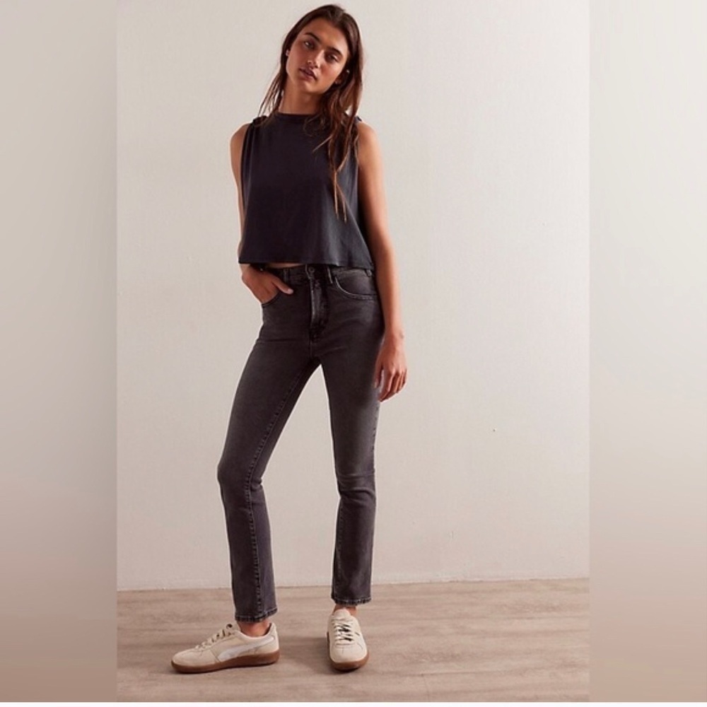 Free people low maintenance Midrise crop jeans size 27 black